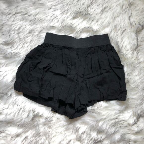 NWT Aqua from Bloomingdales Goth Lightweight Little Black Shorts - Picture 3 of 6